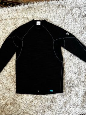 NRS Men’s Black Long-Sleeve Surf Rash Guard